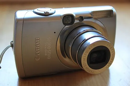 Canon Digital IXUS 800 IS camera