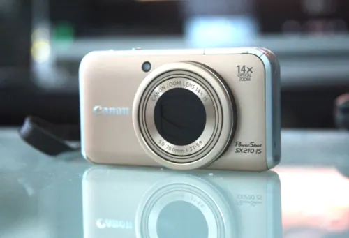 Canon PowerShot SX210 IS camera