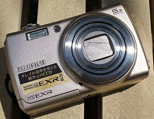 Fujifilm FinePix F200EXR camera