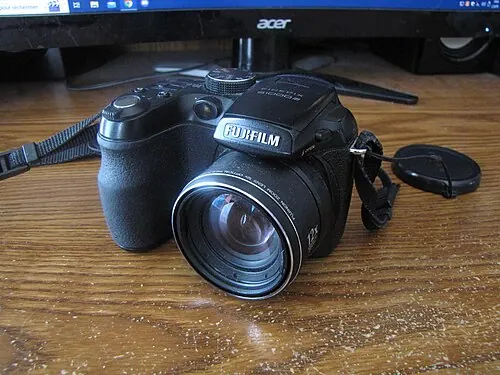Fujifilm FinePix S1000fd camera