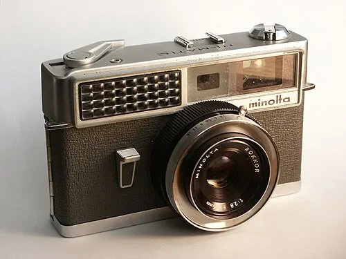 Minolta Hi-Matic camera