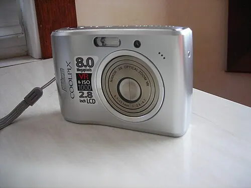 Nikon Coolpix L15 camera