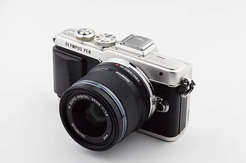 Olympus PEN E-PL7 camera
