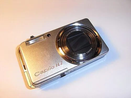 Ricoh Caplio R7 camera