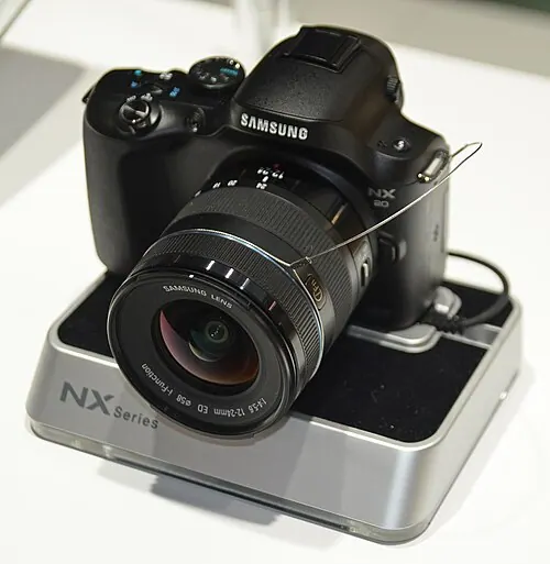 Samsung NX20 camera