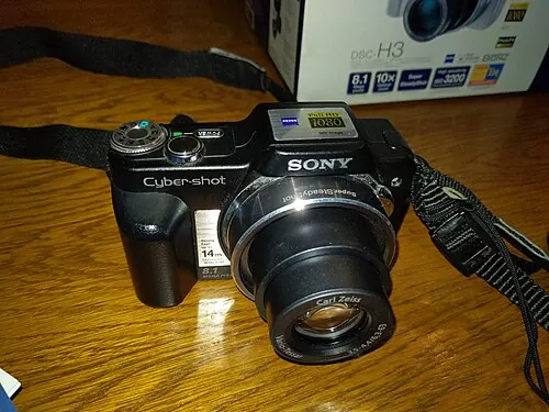 Sony Cyber-shot DSC-H3 camera
