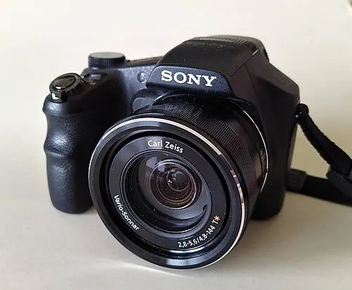 Sony Cyber-shot DSC-HX200V camera